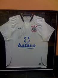 Emolduramento de camisola desportiva